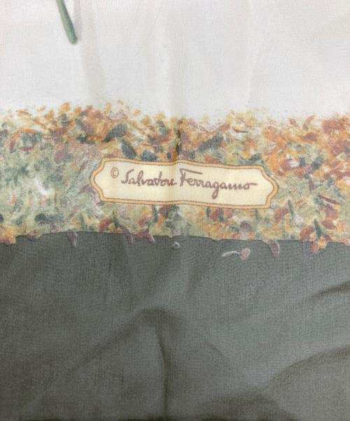 Salvatore Ferragamo（サルヴァトーレ フェラガモ）Salvatore Ferragamo (サルヴァトーレ フェラガモ) シルクスカーフ グリーンの古着・服飾アイテム