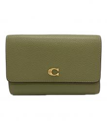 COACH（コーチ）の古着「3つ折り財布/エッセンシャルミディアムフラップウォレット」｜グリーン