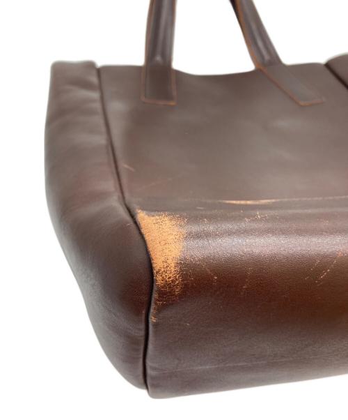 ISSEY MIYAKE（イッセイミヤケ）ISSEY MIYAKE (イッセイミヤケ) レザーハンドバッグ ブラウンの古着・服飾アイテム