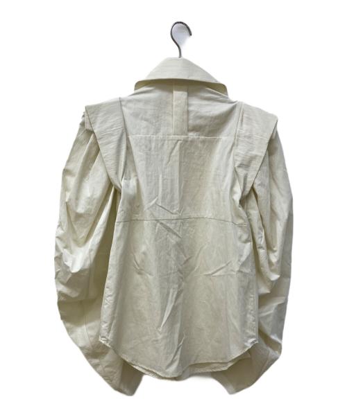 HAENGNAE（ヘンネ）HAENGNAE (ヘンネ) フリルショルダーシャツブラウス ベージュ サイズ:FREEの古着・服飾アイテム