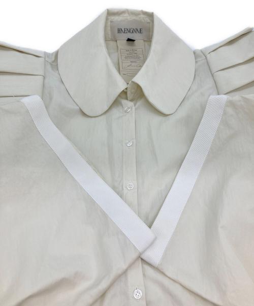 HAENGNAE（ヘンネ）HAENGNAE (ヘンネ) フリルショルダーシャツブラウス ベージュ サイズ:FREEの古着・服飾アイテム