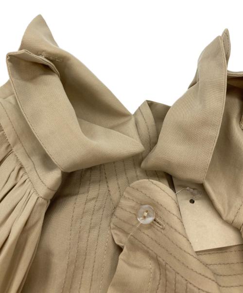 Eaphi（エフィ）Eaphi (エフィ) マルチボタンピンタックシャツ ベージュ サイズ:F 未使用品の古着・服飾アイテム