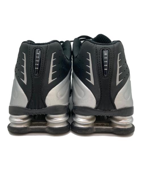 NIKE（ナイキ）NIKE (ナイキ) SHOX R4 METALLIC SILVER/ローカットスニーカー シルバー サイズ:28の古着・服飾アイテム
