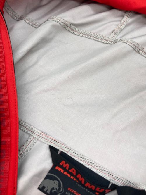 MAMMUT（マムート）MAMMUT (マムート) Soft-Shell Prism Jacket/マウンテンパーカー レッド サイズ:Ｍの古着・服飾アイテム