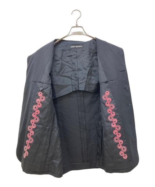 ISSEY MIYAKE（イッセイミヤケ）ISSEY MIYAKE (イッセイミヤケ) 裏地デザインテーラードジャケット ブラック サイズ:2の古着・服飾アイテム