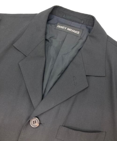ISSEY MIYAKE（イッセイミヤケ）ISSEY MIYAKE (イッセイミヤケ) 裏地デザインテーラードジャケット ブラック サイズ:2の古着・服飾アイテム