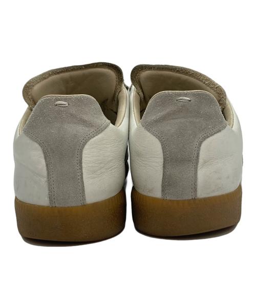 Maison Margiela（メゾンマルジェラ）Maison Margiela (メゾンマルジェラ) ローカットスニーカー/ジャーマントレーナー ホワイト×グレー サイズ:43の古着・服飾アイテム