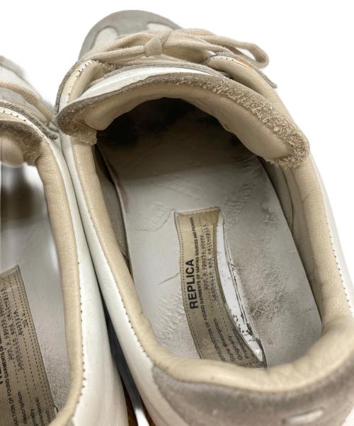 Maison Margiela（メゾンマルジェラ）Maison Margiela (メゾンマルジェラ) ローカットスニーカー/ジャーマントレーナー ホワイト×グレー サイズ:43の古着・服飾アイテム