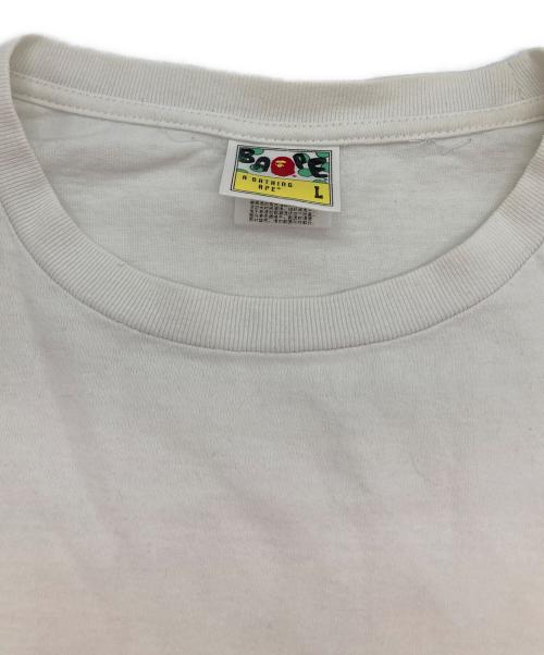 BAPE BY A BATHING APE（ベイプバイアベイシングエイプ）BAPE BY A BATHING APE (ベイプバイアベイシングエイプ) サイドシャークプリントTシャツ ホワイト サイズ:Lの古着・服飾アイテム