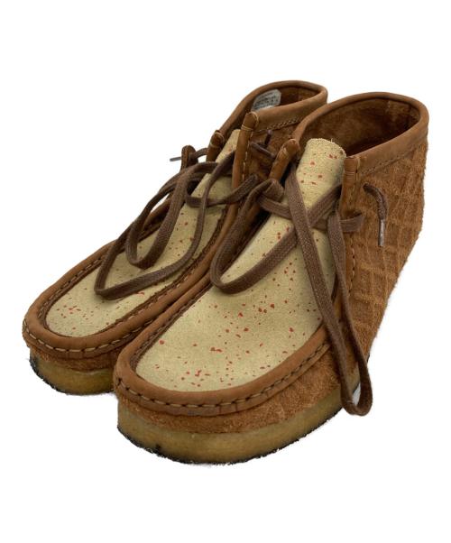 CLARKS ORIGINALS（クラークス オリジナルズ）Clarks Originals (クラークス オリジナルズ) sweet chik ワラビーブーツ ブラウン×ベージュ サイズ:7の古着・服飾アイテム