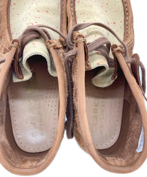 CLARKS ORIGINALS（クラークス オリジナルズ）Clarks Originals (クラークス オリジナルズ) sweet chik ワラビーブーツ ブラウン×ベージュ サイズ:7の古着・服飾アイテム