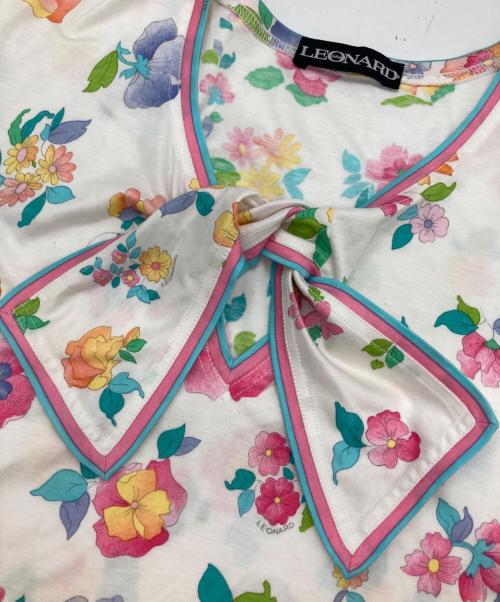 LEONARD FASHION（レオナールファッション）LEONARD FASHION (レオナールファッション) フラワープリントボウタイTシャツ ホワイト サイズ:Ⅿの古着・服飾アイテム