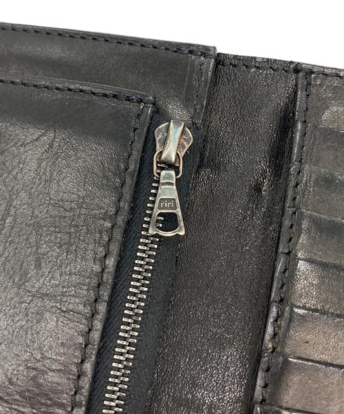 ISAMU KATAYAMA BACKLASH（イサムカタヤマ・バックラッシュ）ISAMU KATAYAMA BACKLASH (イサムカタヤマ・バックラッシュ) 2つ折り財布 ブラックの古着・服飾アイテム