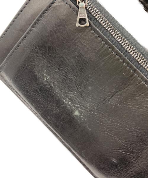 ISAMU KATAYAMA BACKLASH（イサムカタヤマ・バックラッシュ）ISAMU KATAYAMA BACKLASH (イサムカタヤマ・バックラッシュ) 2つ折り財布 ブラックの古着・服飾アイテム