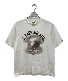 A BATHING APE（アベイシングエイプ）の古着「Water Print College Logo Relaxed Fit T-Shirt/プリントTシャツ」｜ホワイト