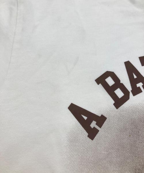 A BATHING APE（アベイシングエイプ）A BATHING APE (アベイシングエイプ) Water Print College Logo Relaxed Fit T-Shirt/プリントTシャツ ホワイト サイズ:Sの古着・服飾アイテム