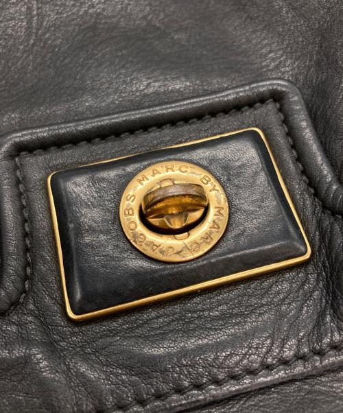 Marc by Marc Jacobs（マークバイマークジェイコブス）Marc by Marc Jacobs (マークバイマークジェイコブス) ターンロックレザーショルダーバッグ ブラックの古着・服飾アイテム