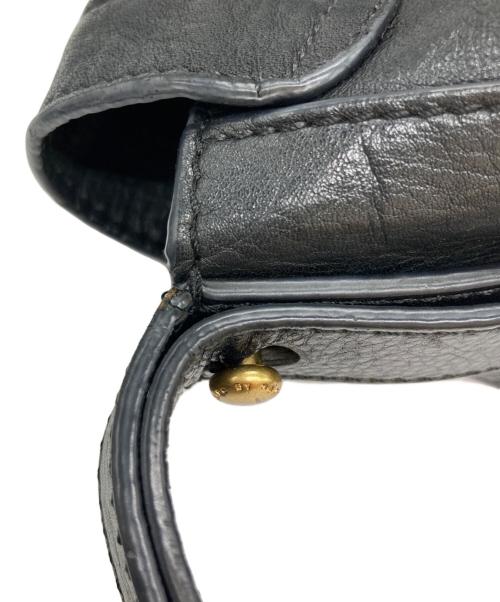Marc by Marc Jacobs（マークバイマークジェイコブス）Marc by Marc Jacobs (マークバイマークジェイコブス) ターンロックレザーショルダーバッグ ブラックの古着・服飾アイテム