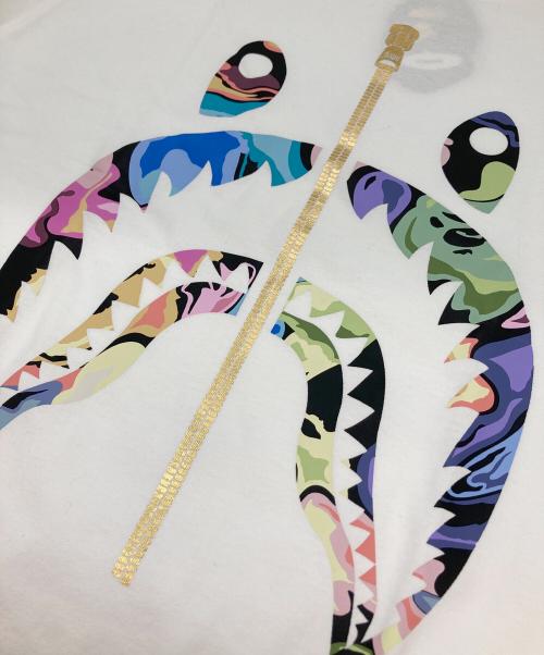 A BATHING APE（アベイシングエイプ）A BATHING APE (アベイシングエイプ) ART CAMO SHARK TEE/Tシャツ ホワイト サイズ:Ⅿ 未使用品の古着・服飾アイテム