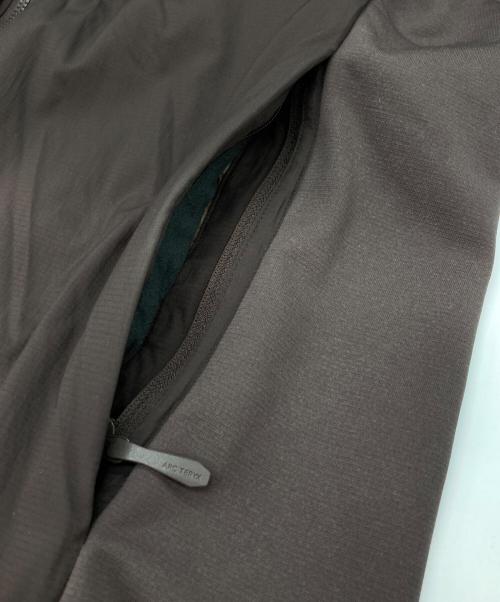 ARC'TERYX（アークテリクス）ARC'TERYX (アークテリクス) ATOM AR HOODY/ダウンジャケット ブラウン サイズ:Ｓの古着・服飾アイテム