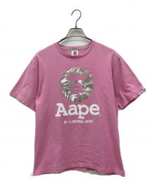 A BATHING APE（アベイシングエイプ）の古着「ホログラムロゴTシャツ」｜ピンク