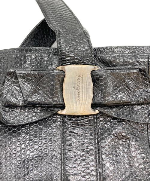 Salvatore Ferragamo（サルヴァトーレ フェラガモ）Salvatore Ferragamo (サルヴァトーレ フェラガモ) ヴァラリボントートバッグ ブラックの古着・服飾アイテム