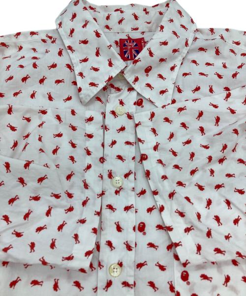 A BATHING APE（アベイシングエイプ）A BATHING APE (アベイシングエイプ) ソルジャー総柄シャツ ホワイト×レッド サイズ:Lの古着・服飾アイテム