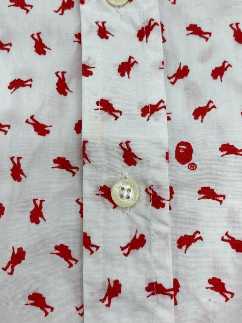 A BATHING APE（アベイシングエイプ）A BATHING APE (アベイシングエイプ) ソルジャー総柄シャツ ホワイト×レッド サイズ:Lの古着・服飾アイテム