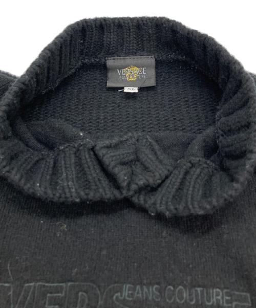 VERSACE JEANS COUTURE（ヴェルサーチ ジーンズクチュール）VERSACE JEANS COUTURE (ヴェルサーチ ジーンズクチュール) ロゴVネックニット ブラック サイズ:XLの古着・服飾アイテム