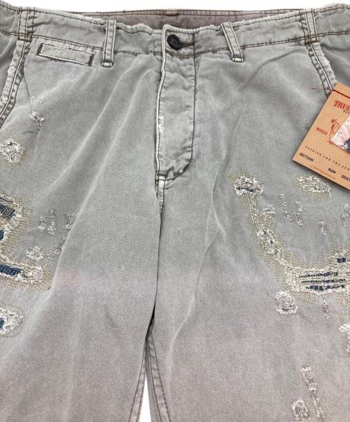 TRUE RELIGION（トゥルー レリジョン）TRUE RELIGION (トゥルー レリジョン) ダメージ加工チノパン/ROMAN PHOENIX CHINO グレー サイズ:91㎝（Ｗ36） 未使用品の古着・服飾アイテム