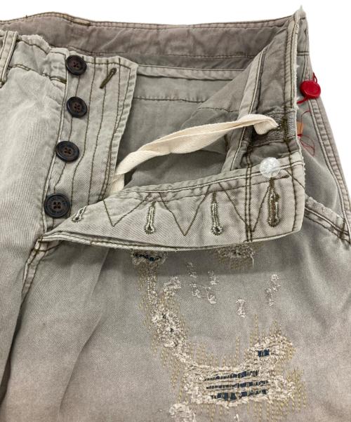 TRUE RELIGION（トゥルー レリジョン）TRUE RELIGION (トゥルー レリジョン) ダメージ加工チノパン/ROMAN PHOENIX CHINO グレー サイズ:91㎝（Ｗ36） 未使用品の古着・服飾アイテム