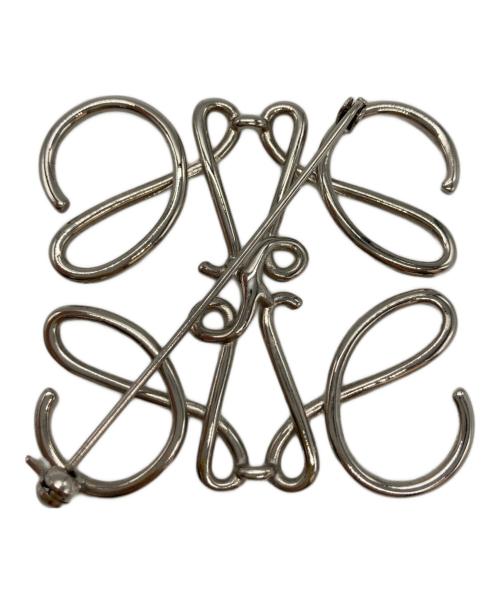LOEWE（ロエベ）LOEWE (ロエベ) Anagram brooch in metal シルバーカラーの古着・服飾アイテム