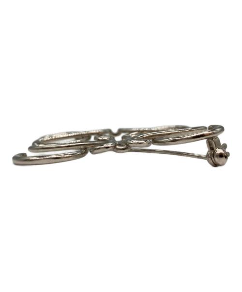 LOEWE（ロエベ）LOEWE (ロエベ) Anagram brooch in metal シルバーカラーの古着・服飾アイテム