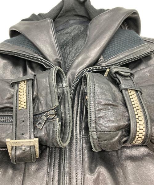 GIANNI VERSACE（ジャンニ・ヴェルサーチ）GIANNI VERSACE (ジャンニ・ヴェルサーチ) フーデッドレザージャケット ブラック サイズ:SIZE 48の古着・服飾アイテム