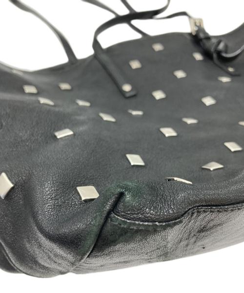 JIMMY CHOO（ジミーチュウ）JIMMY CHOO (ジミーチュウ) スクエアスタッズトートバッグ ブラックの古着・服飾アイテム