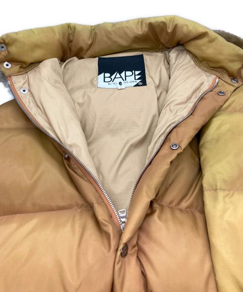 BAPE BY A BATHING APE（ベイプバイアベイシングエイプ）BAPE BY A BATHING APE (ベイプバイアベイシングエイプ) ダウンジャケット マスタード サイズ:Ｍの古着・服飾アイテム
