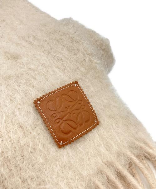 LOEWE（ロエベ）LOEWE (ロエベ) アナグラムレザーパッチモヘア混マフラー ホワイトの古着・服飾アイテム