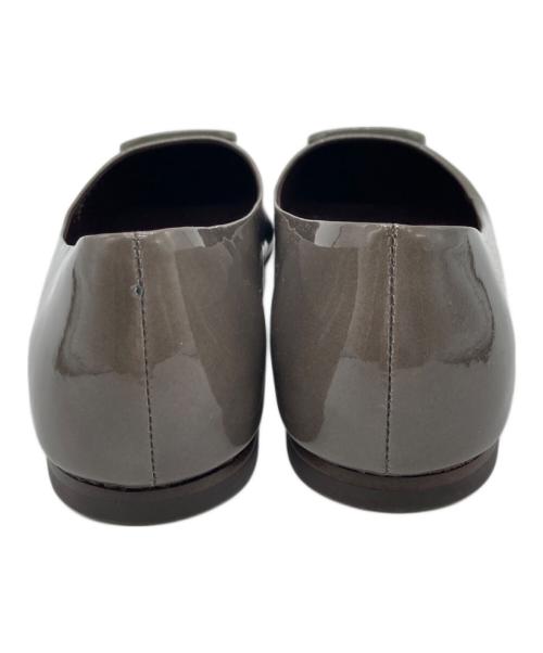 TORY BURCH（トリーバーチ）TORY BURCH (トリーバーチ) GEORGIA パテントフラットパンプス グレー サイズ:5 1/2Cの古着・服飾アイテム