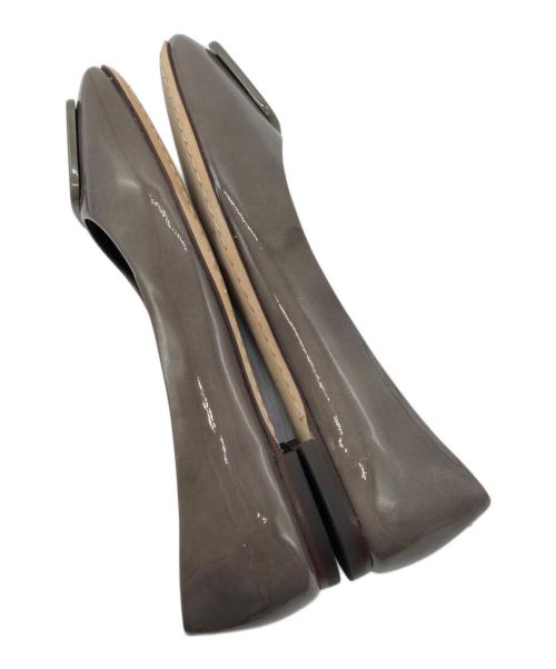 TORY BURCH（トリーバーチ）TORY BURCH (トリーバーチ) GEORGIA パテントフラットパンプス グレー サイズ:5 1/2Cの古着・服飾アイテム