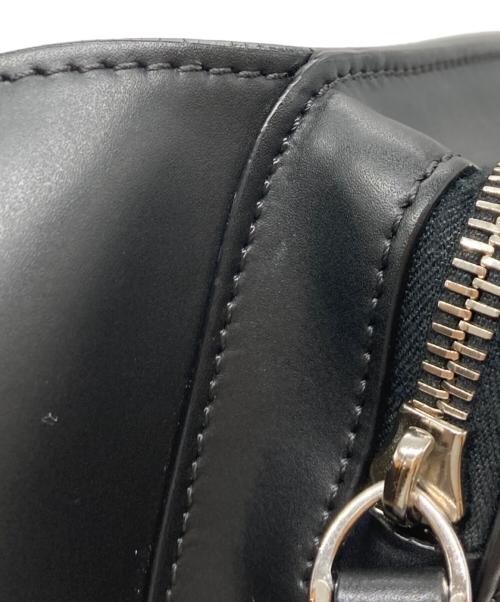 VALENTINO（ヴァレンティノ）VALENTINO (ヴァレンティノ) ロゴプリントショルダーバッグ ブラックの古着・服飾アイテム