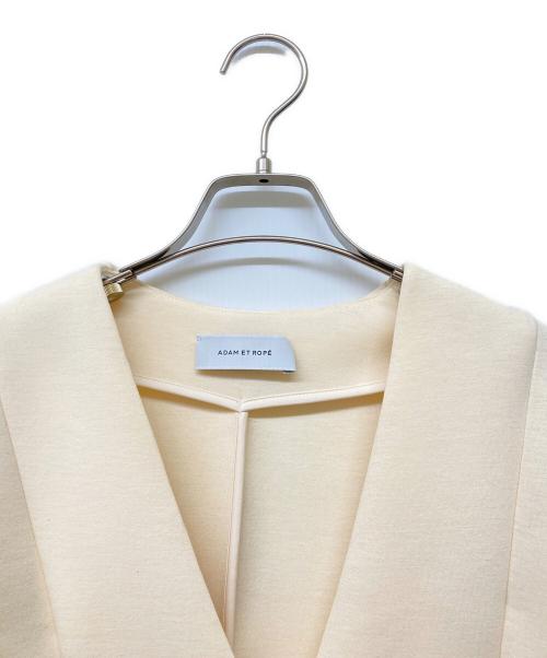 Adam et Rope（アダム エ ロペ）Adam et Rope (アダム エ ロペ) エッグブローチ付きペプラムカーディガン アイボリー サイズ:Fの古着・服飾アイテム