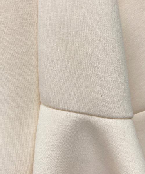 Adam et Rope（アダム エ ロペ）Adam et Rope (アダム エ ロペ) エッグブローチ付きペプラムカーディガン アイボリー サイズ:Fの古着・服飾アイテム