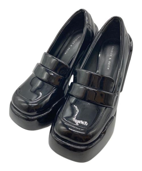 CHARLES & KEITH（チャールズアンドキース）CHARLES & KEITH (チャールズアンドキース) ルラ パテントプラットフォームローファー ブラック サイズ:23の古着・服飾アイテム