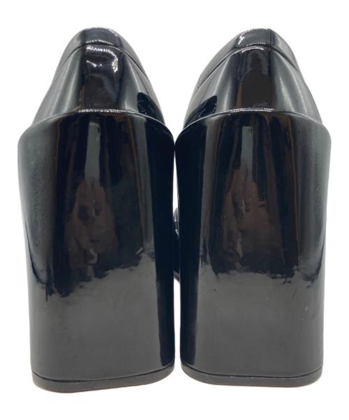 CHARLES & KEITH（チャールズアンドキース）CHARLES & KEITH (チャールズアンドキース) ルラ パテントプラットフォームローファー ブラック サイズ:23の古着・服飾アイテム