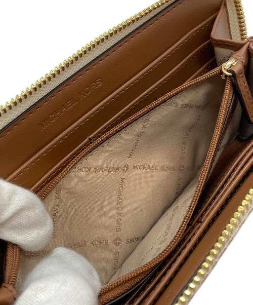 MICHAEL KORS（マイケルコース）MICHAEL KORS (マイケル・コース) ラウンドファスナーロゴラウンドウォレット ホワイトの古着・服飾アイテム
