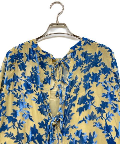 CIAOPANIC（チャオパニック）CIAOPANIC (チャオパニック) ベロアフラワーティアードワンピース ブルー×ベージュの古着・服飾アイテム