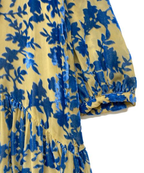 CIAOPANIC（チャオパニック）CIAOPANIC (チャオパニック) ベロアフラワーティアードワンピース ブルー×ベージュの古着・服飾アイテム