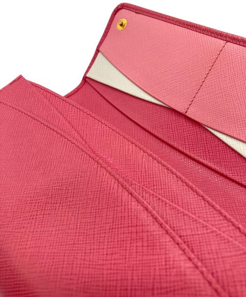 PRADA（プラダ）PRADA (プラダ) ロゴプレートフラップロングウォレット ピンクの古着・服飾アイテム
