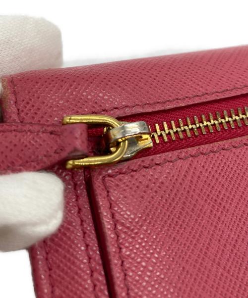 PRADA（プラダ）PRADA (プラダ) ロゴプレートフラップロングウォレット ピンクの古着・服飾アイテム