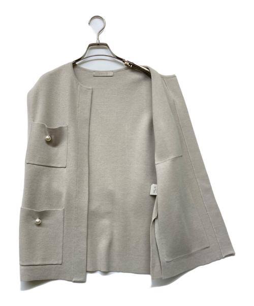 UNFILO（アンフィーロ）UNFILO (アンフィーロ) VERY (ヴェリィ) ボタンパールニットジレ アイボリー サイズ:Sの古着・服飾アイテム